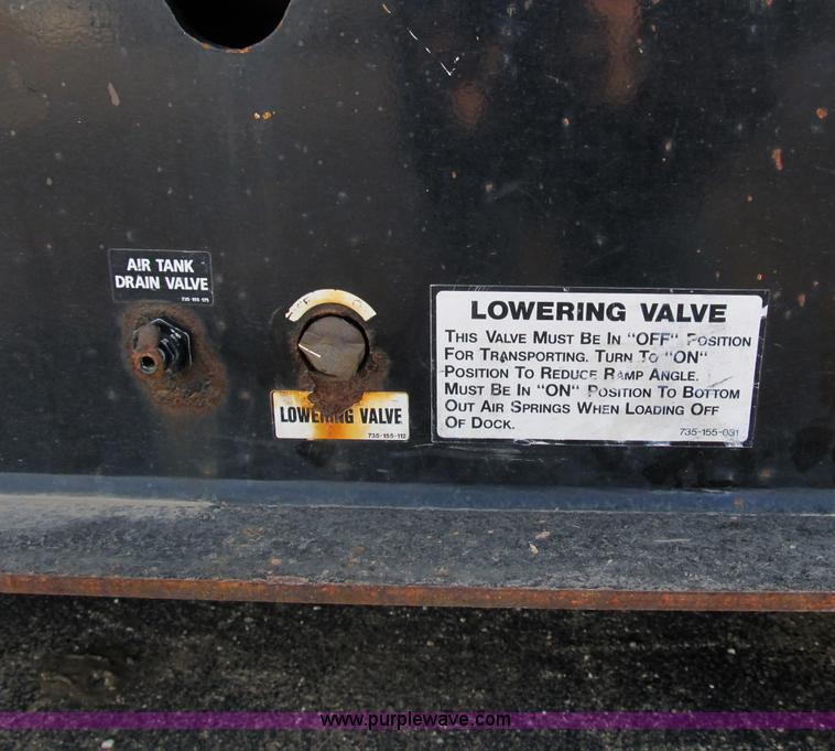 image for item B2562 2006 Trail King TK70HT hydra-tail trailer