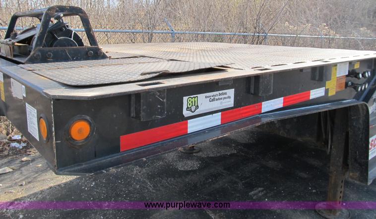image for item B2562 2006 Trail King TK70HT hydra-tail trailer