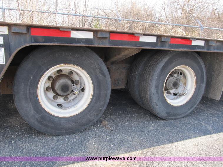 image for item B2562 2006 Trail King TK70HT hydra-tail trailer