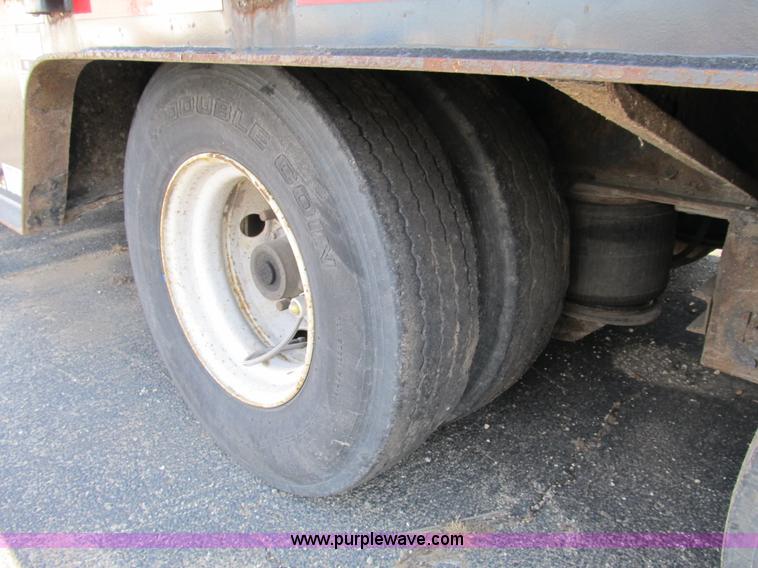 image for item B2562 2006 Trail King TK70HT hydra-tail trailer