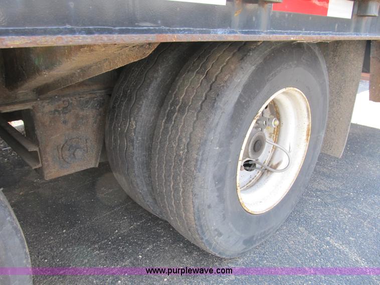 image for item B2562 2006 Trail King TK70HT hydra-tail trailer