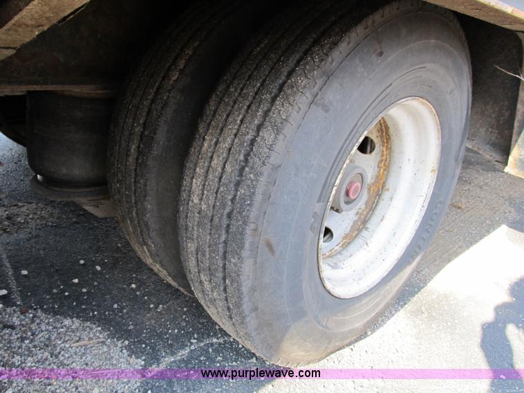 image for item B2562 2006 Trail King TK70HT hydra-tail trailer