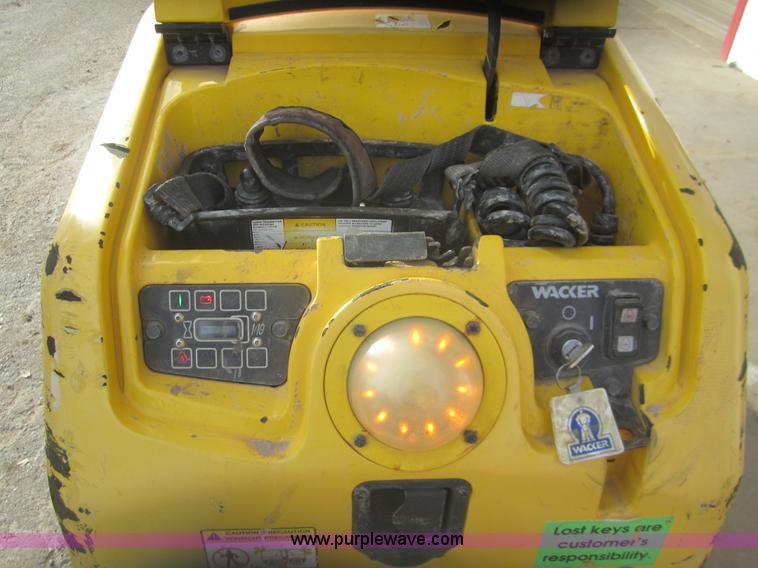 image for item B3154 2007 Wacker RT82 roller/packer