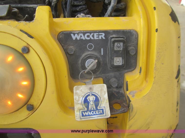 image for item B3154 2007 Wacker RT82 roller/packer