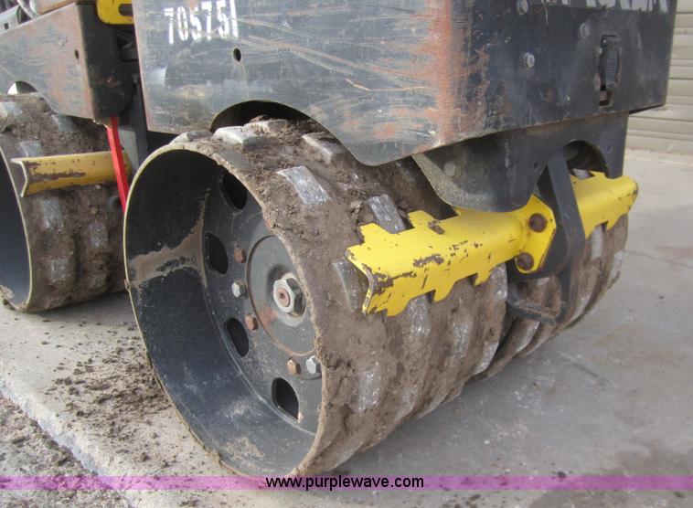 image for item B3154 2007 Wacker RT82 roller/packer