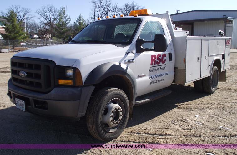image for item C5931 2006 Ford F550 XL Super Duty pickup truck