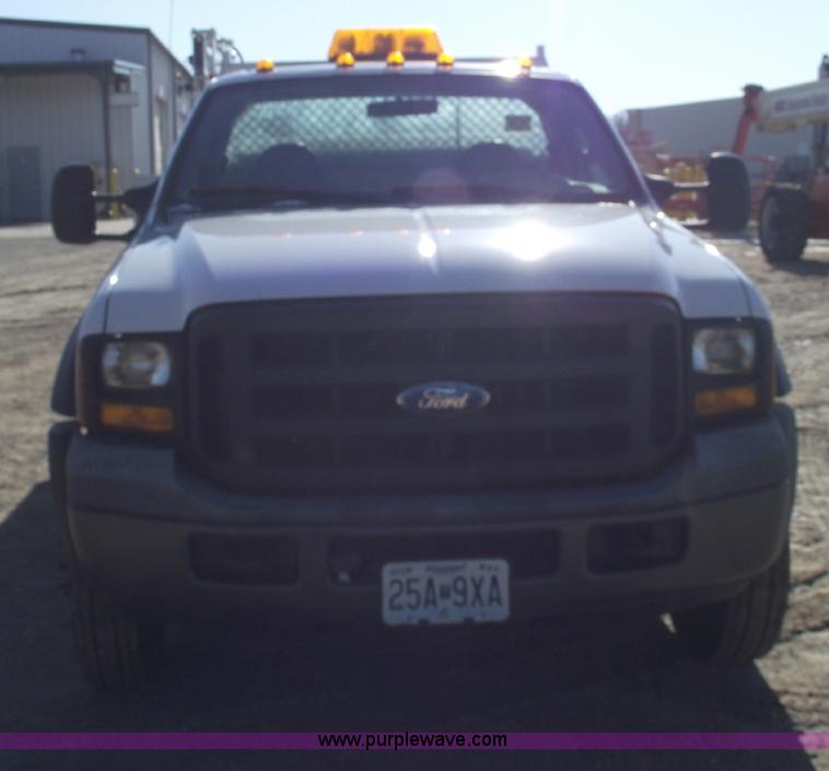 image for item C5931 2006 Ford F550 XL Super Duty pickup truck