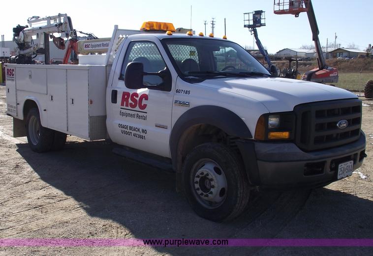 image for item C5931 2006 Ford F550 XL Super Duty pickup truck