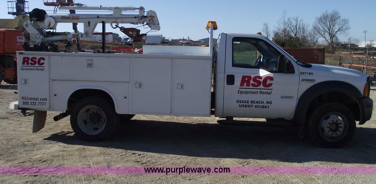 image for item C5931 2006 Ford F550 XL Super Duty pickup truck