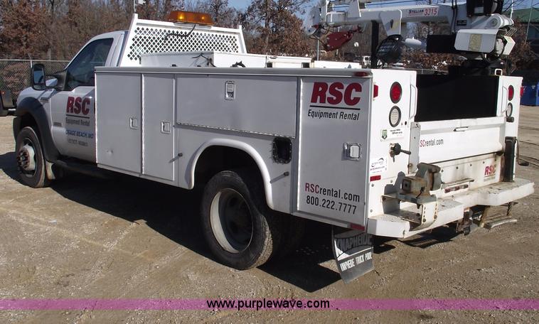 image for item C5931 2006 Ford F550 XL Super Duty pickup truck
