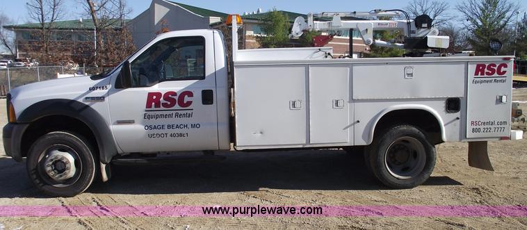image for item C5931 2006 Ford F550 XL Super Duty pickup truck