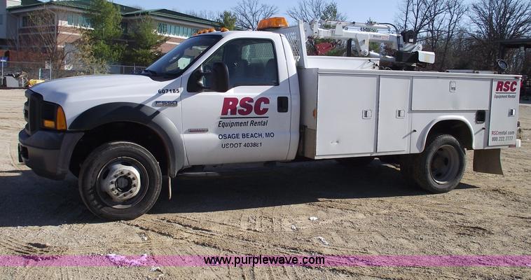 image for item C5931 2006 Ford F550 XL Super Duty pickup truck