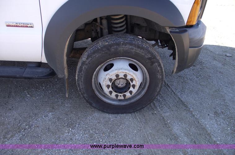 image for item C5931 2006 Ford F550 XL Super Duty pickup truck