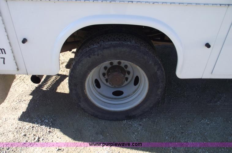 image for item C5931 2006 Ford F550 XL Super Duty pickup truck