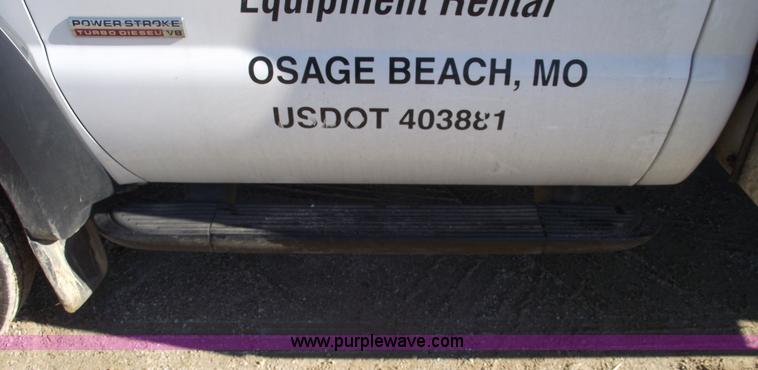 image for item C5931 2006 Ford F550 XL Super Duty pickup truck