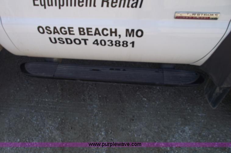 image for item C5931 2006 Ford F550 XL Super Duty pickup truck