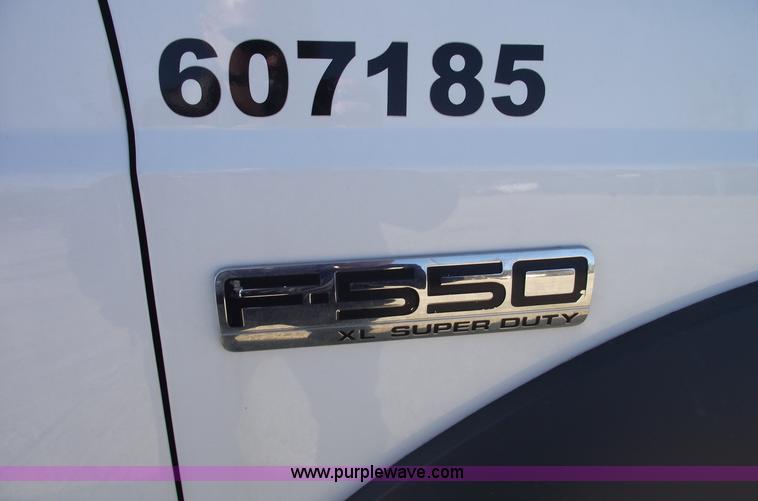 image for item C5931 2006 Ford F550 XL Super Duty pickup truck