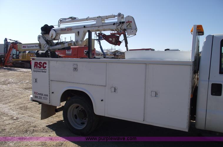 image for item C5931 2006 Ford F550 XL Super Duty pickup truck