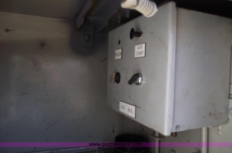 image for item C5931 2006 Ford F550 XL Super Duty pickup truck