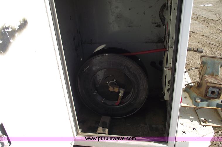 image for item C5931 2006 Ford F550 XL Super Duty pickup truck