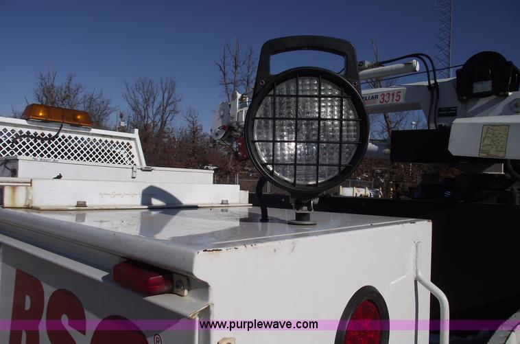 image for item C5931 2006 Ford F550 XL Super Duty pickup truck