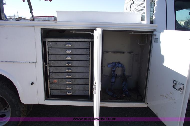 image for item C5931 2006 Ford F550 XL Super Duty pickup truck