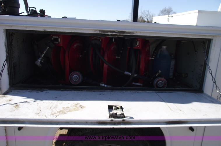 image for item C5931 2006 Ford F550 XL Super Duty pickup truck