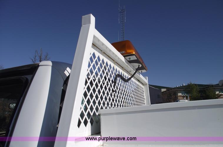 image for item C5931 2006 Ford F550 XL Super Duty pickup truck