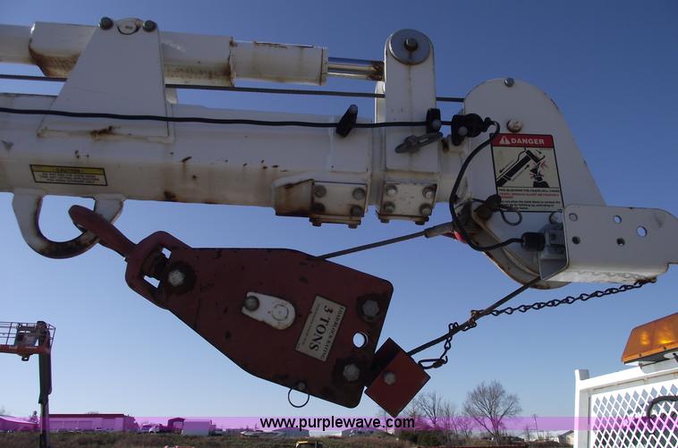 image for item C5931 2006 Ford F550 XL Super Duty pickup truck