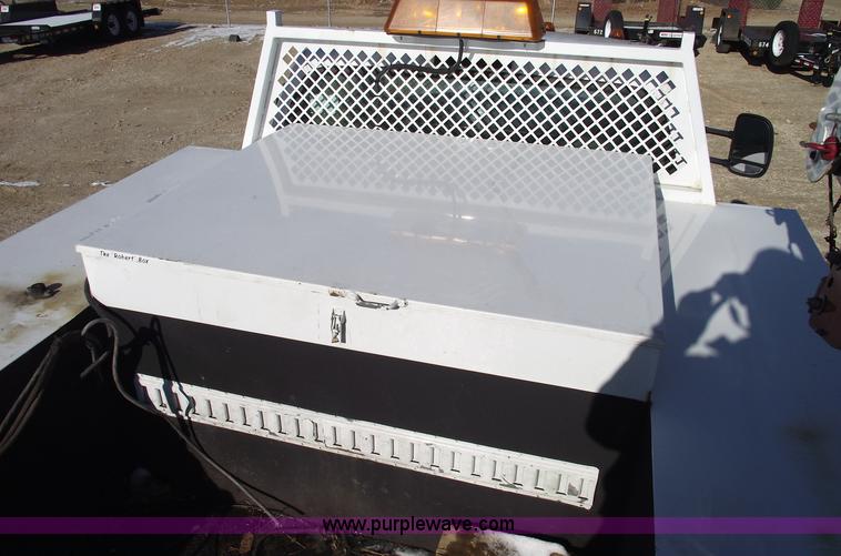 image for item C5931 2006 Ford F550 XL Super Duty pickup truck