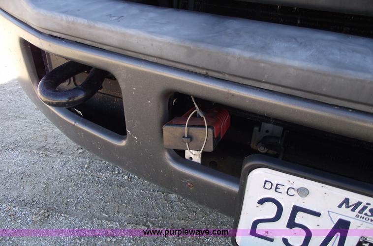 image for item C5931 2006 Ford F550 XL Super Duty pickup truck