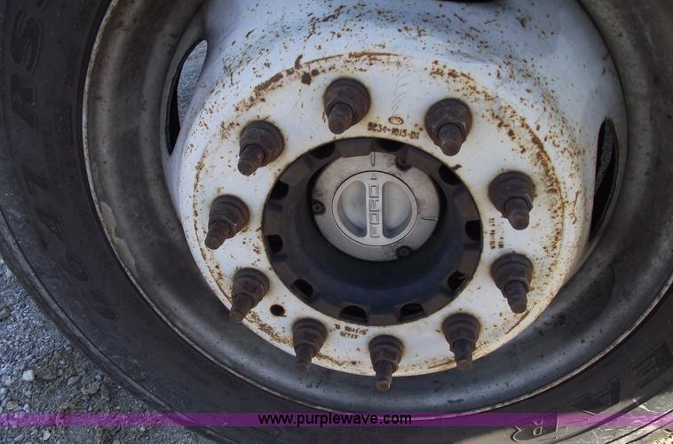 image for item C5931 2006 Ford F550 XL Super Duty pickup truck