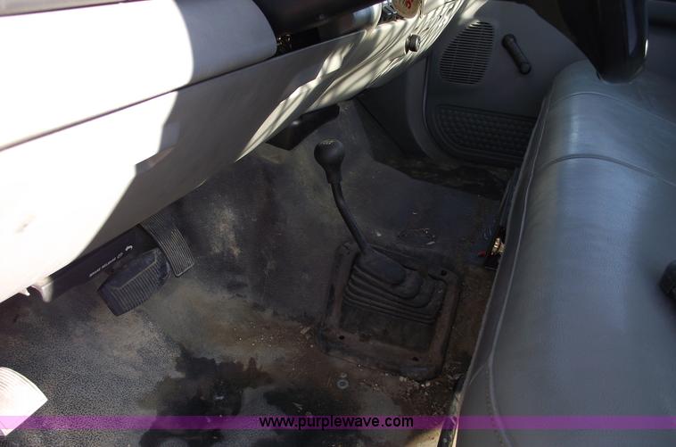 image for item C5931 2006 Ford F550 XL Super Duty pickup truck