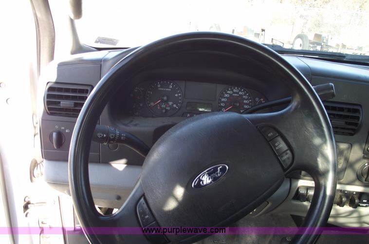 image for item C5931 2006 Ford F550 XL Super Duty pickup truck