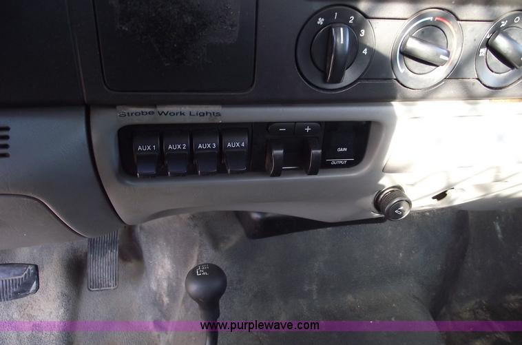 image for item C5931 2006 Ford F550 XL Super Duty pickup truck