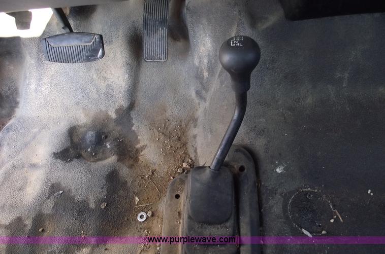 image for item C5931 2006 Ford F550 XL Super Duty pickup truck