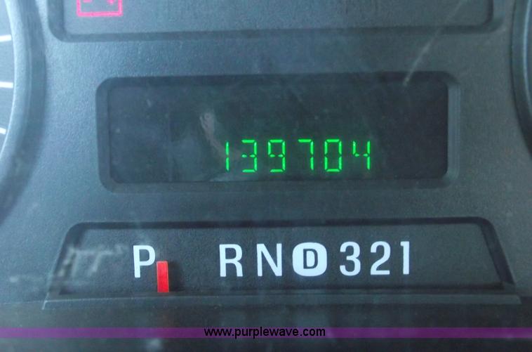 image for item C5931 2006 Ford F550 XL Super Duty pickup truck