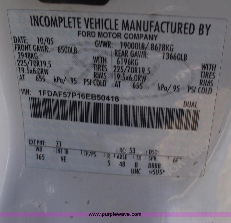 image for item C5931 2006 Ford F550 XL Super Duty pickup truck