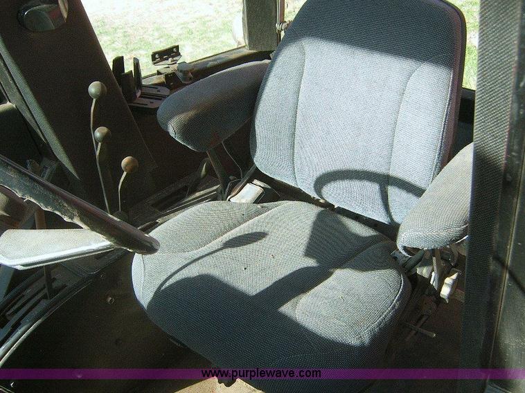 image for item A1470 1980 Allis Chalmers 7010 tractor