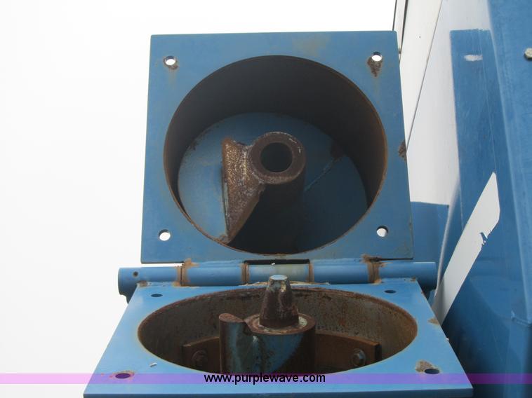 image for item A5214 Kinze 840 grain cart