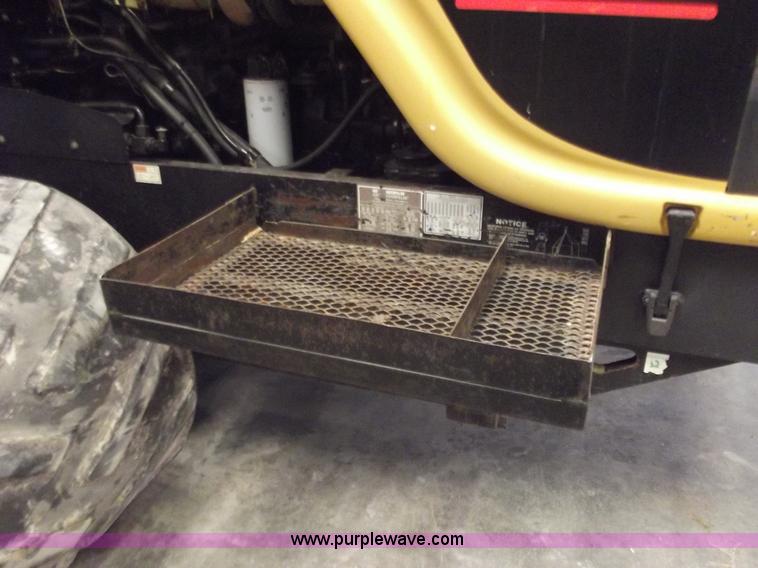 image for item A5340 2000 Caterpillar Challenger 75E tractor