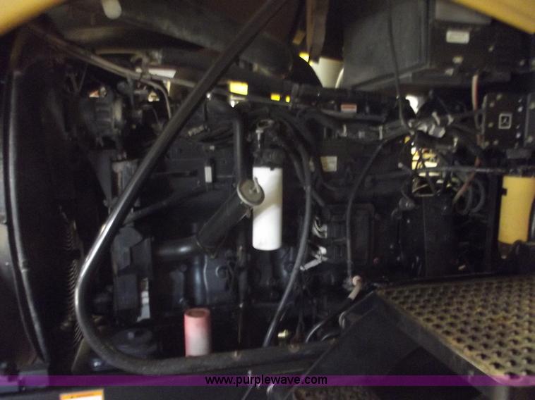 image for item A5340 2000 Caterpillar Challenger 75E tractor