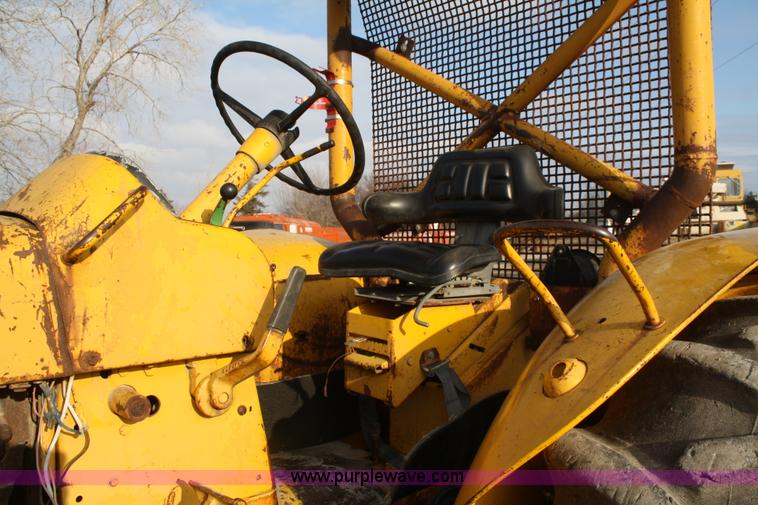 image for item A6580 1964 John Deere 600 tractor