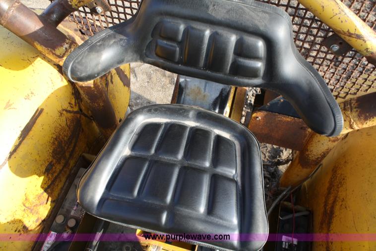 image for item A6580 1964 John Deere 600 tractor