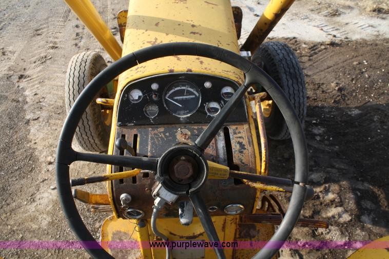 image for item A6580 1964 John Deere 600 tractor