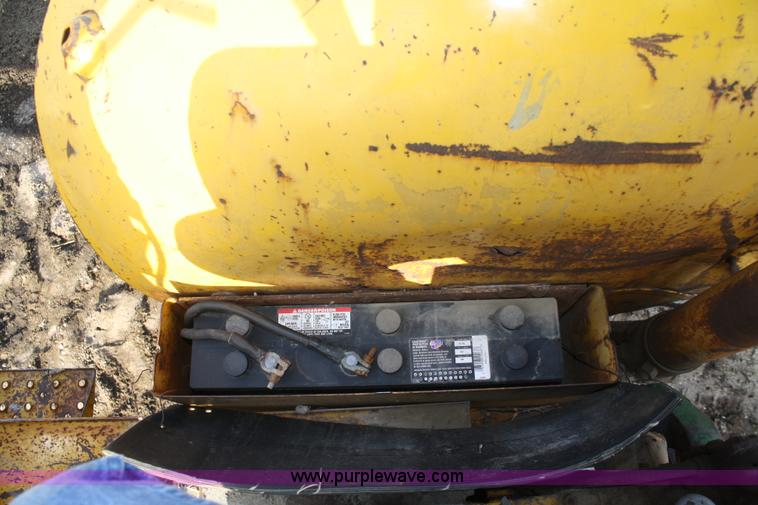 image for item A6580 1964 John Deere 600 tractor