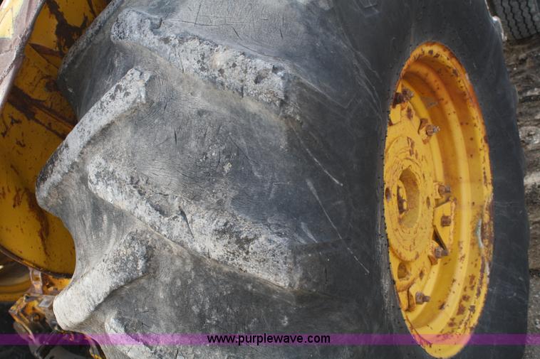 image for item A6580 1964 John Deere 600 tractor