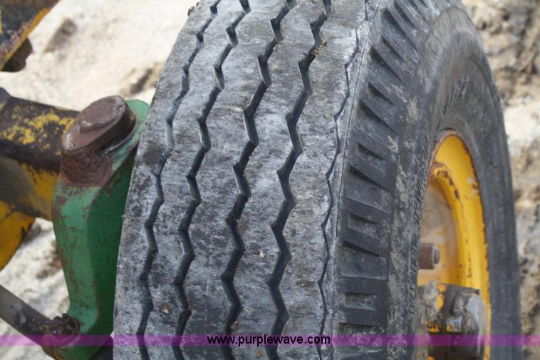 image for item A6580 1964 John Deere 600 tractor