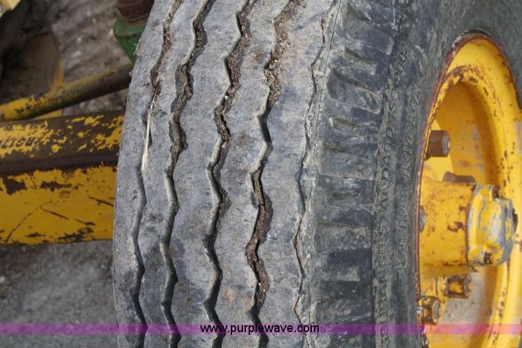 image for item A6580 1964 John Deere 600 tractor