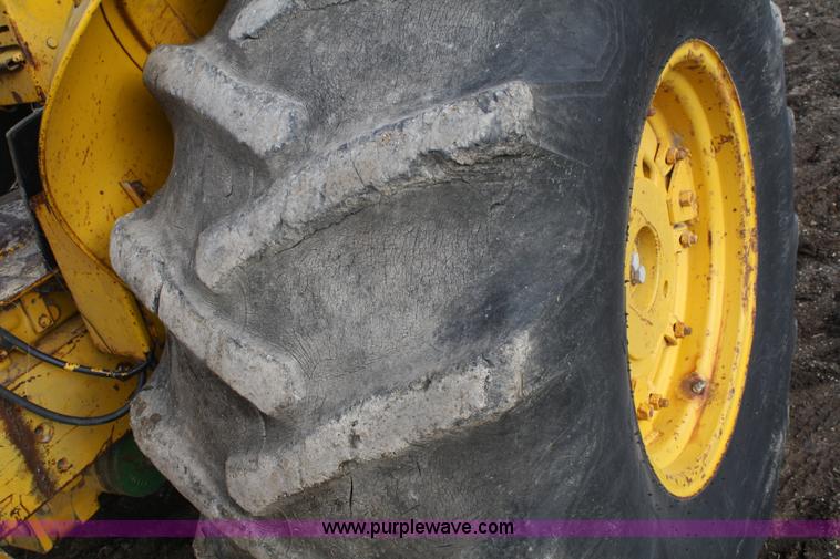 image for item A6580 1964 John Deere 600 tractor